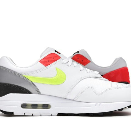 Nike Air Max 1 Evolution Of Icons CW6541-100, profil latéral de la paire asymétrique