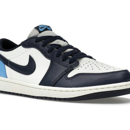 Air Jordan 1 Low OG Obsidian UNC CZ0790-400, trois-quarts avant extérieur