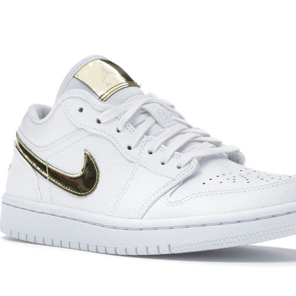 Air Jordan 1 Low White Metallic Gold CZ4776-100, trois-quarts avant extérieur