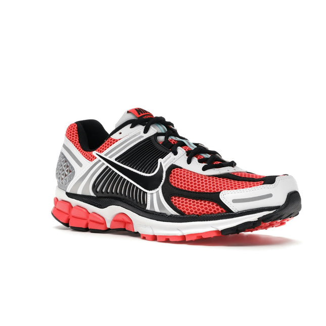 Nike Zoom Vomero 5 Bright Crimson CZ8667-600, trois-quarts avant extérieur