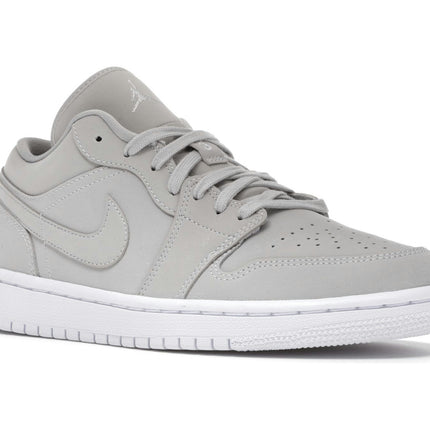 Air Jordan 1 Low Grey Fog DC0774-002, trois-quarts avant extérieur