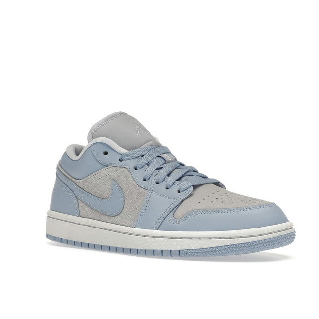 Air Jordan 1 Low Football Grey Aluminum DC0774-050, trois-quarts avant extérieur