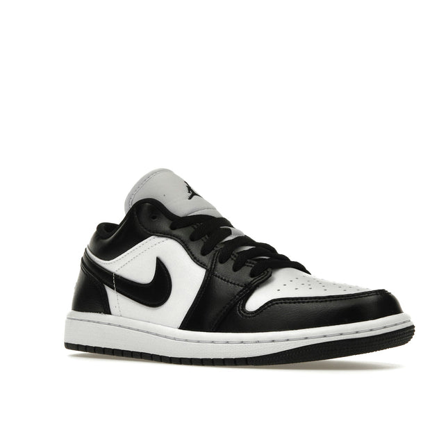 Air Jordan 1 Low Panda DC0774-101, trois-quarts avant extérieur