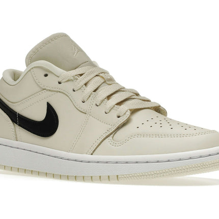 Air Jordan 1 Low Coconut Milk DC0774-121, trois-quarts avant extérieur