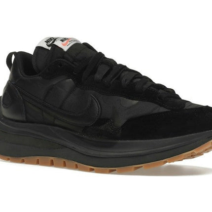 Nike Vaporwaffle Sacai Black Gum DD1875-001, trois-quarts avant extérieur