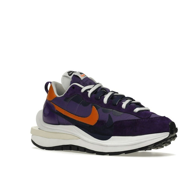 Nike Vaporwaffle Sacai Dark Iris DD1875-500, trois-quarts avant extérieur