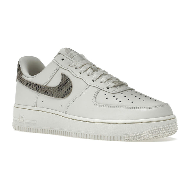 Nike Air Force 1 Low '07 Snakeskin Phantom DD8959-002, trois-quarts avant extérieur