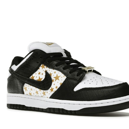 Nike SB Dunk Low Supreme Black DH3228-102, trois-quarts avant extérieur