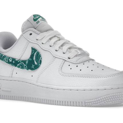Nike Air Force 1 Low '07 Essential Green Paisley DH4406-102, trois-quarts avant extérieur