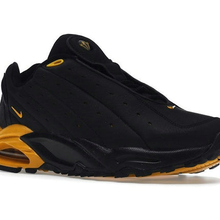 Nike Hot Step Terra NOCTA Black University Gold DH4692-002, trois-quarts avant extérieur