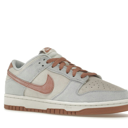 Nike Dunk Low Fossil Rose DH7577-001, trois-quarts avant extérieur