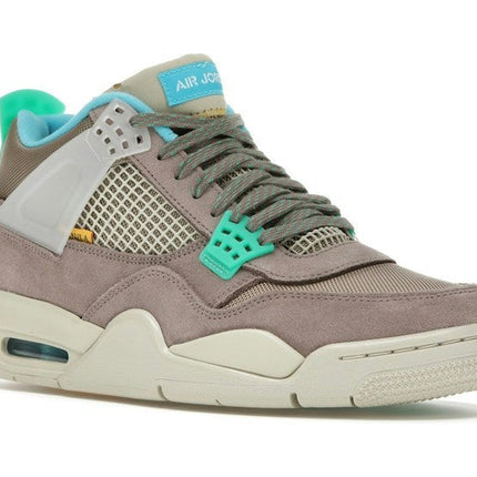 Air Jordan 4 Retro Union Taupe Haze DJ5718-242, trois-quarts avant extérieur