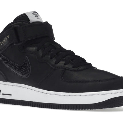 Nike Air Force 1 Mid Stussy Black Snakeskin DJ7840-001, trois-quarts avant extérieur