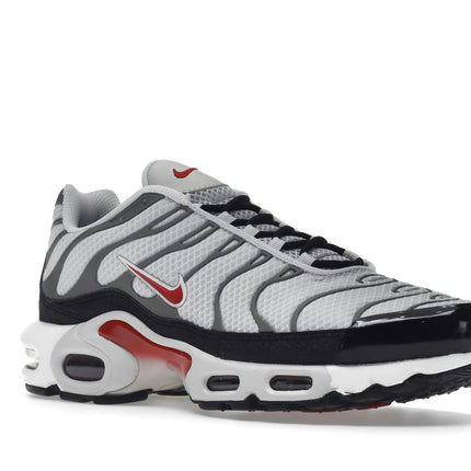 Nike Air Max Plus Photon Dust Varsity Red DM0032-002, trois-quarts avant extérieur