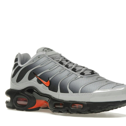 Nike Air Max Plus Wolf Grey Picante Red DM0032-011, trois-quarts avant extérieur