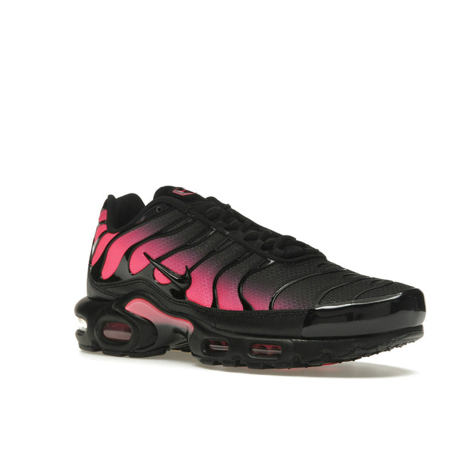 Nike Air Max Plus Black Hyper Pink DM0032-020, trois-quarts avant extérieur