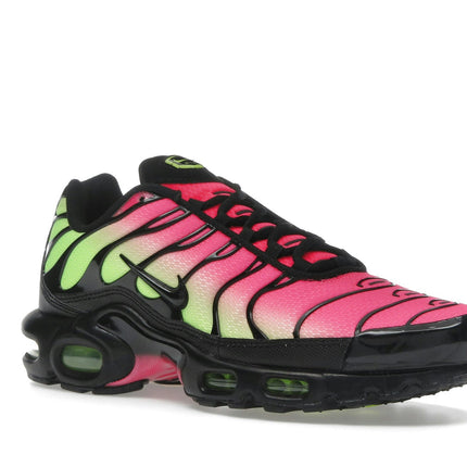 Nike Air Max Plus Hyper Pink Volt Black DM0032-027, trois-quarts avant extérieur