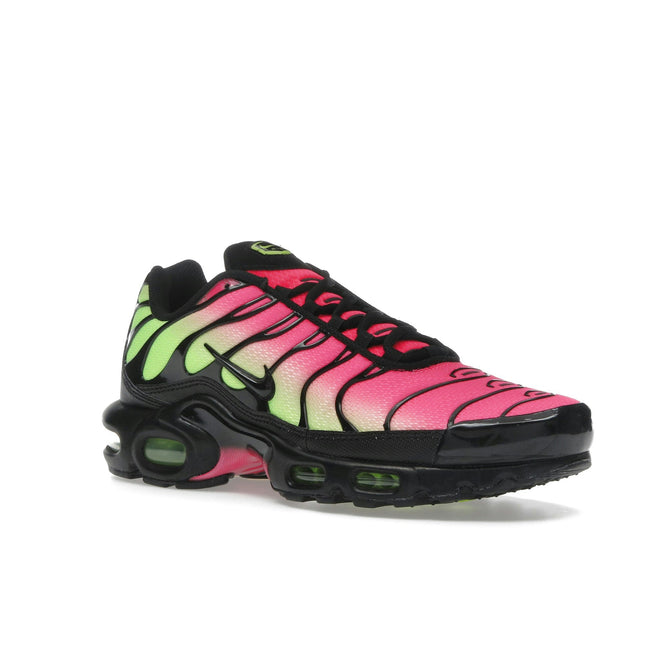 Nike Air Max Plus Hyper Pink Volt Black DM0032-027, trois-quarts avant extérieur
