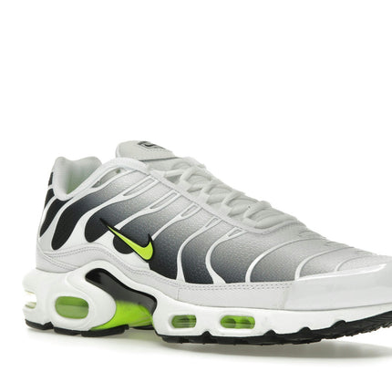 Nike Air Max Plus White Black Volt DM0032-103, trois-quarts avant extérieur