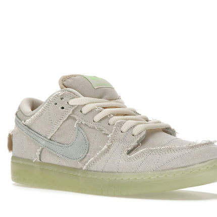 Nike SB Dunk Low Mummy DM0774-111, trois-quarts avant extérieur