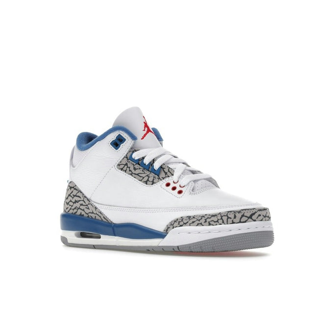 Air Jordan 3 Retro True Blue (2026) (GS) DM0967-104, trois-quarts avant extérieur