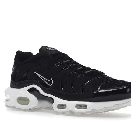 Nike Air Max Plus Black White DM2362-001, trois-quarts avant extérieur