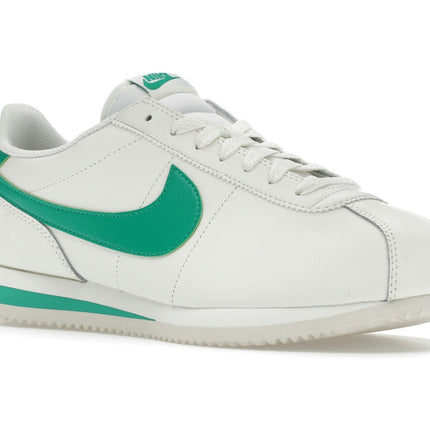 Nike Cortez Sail Stadium Green DM4044-104, trois-quarts avant extérieur