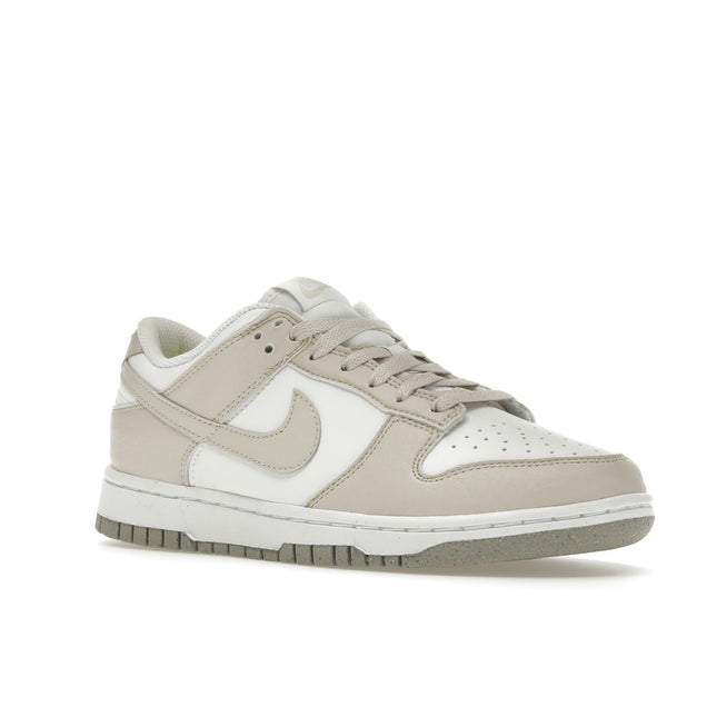 Nike Dunk Low Next Nature White Light Orewood Brown DN1431-100, trois-quarts avant extérieur
