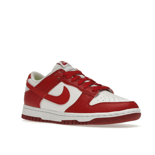 Nike Dunk Low Next Nature Gym Red DN1431-101, trois-quarts avant extérieur