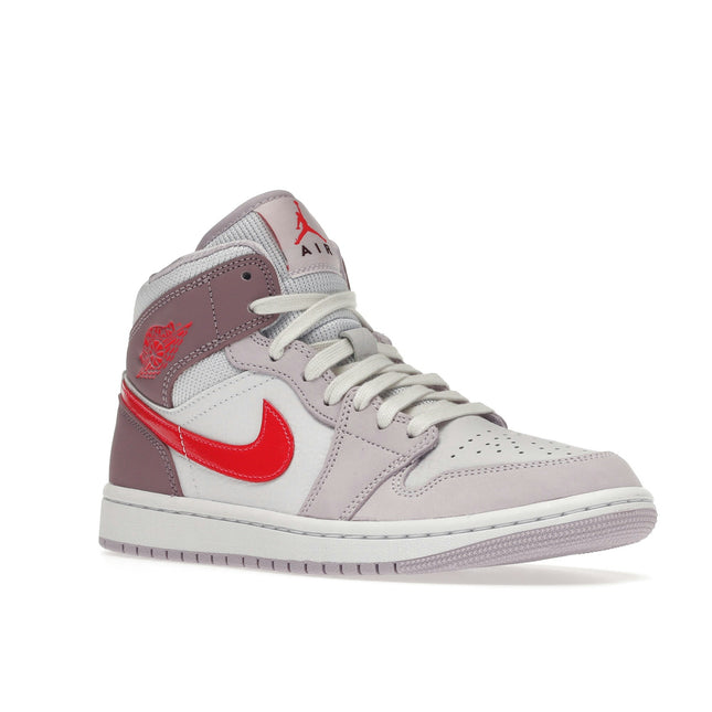 Air Jordan 1 Mid Valentine's Day DR0174-500, trois-quarts avant extérieur
