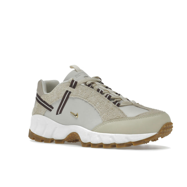 Nike Air Humara LX Jacquemus Beige DR0420-001, trois-quarts avant extérieur