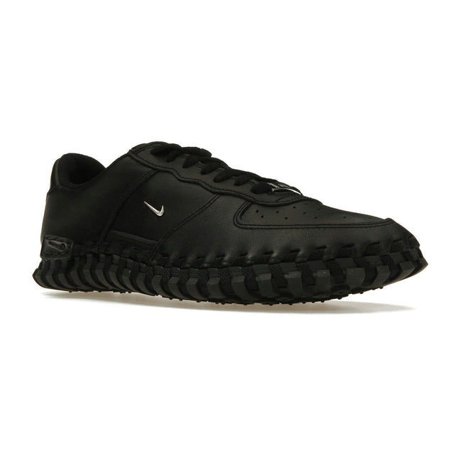 Nike J Force 1 Low LX Jacquemus Black DR0424-001, trois-quarts avant extérieur