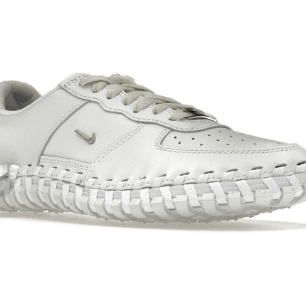 Nike J Force 1 Low LX Jacquemus White DR0424-100, trois-quarts avant extérieur
