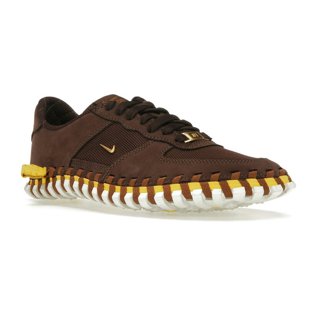 Nike J Force 1 Low LX Jacquemus Earth DR0424-200, trois-quarts avant extérieur