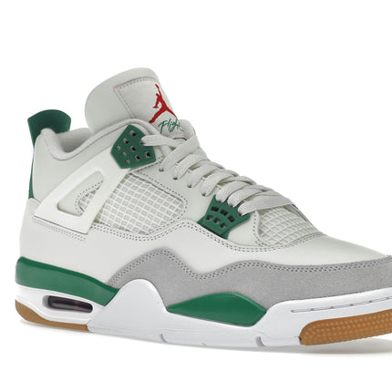 Air Jordan 4 Retro SB Pine Green DR5415-103, trois-quarts avant extérieur