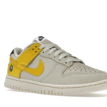 Nike Dunk Low Banana DR5487-100, trois-quarts avant extérieur