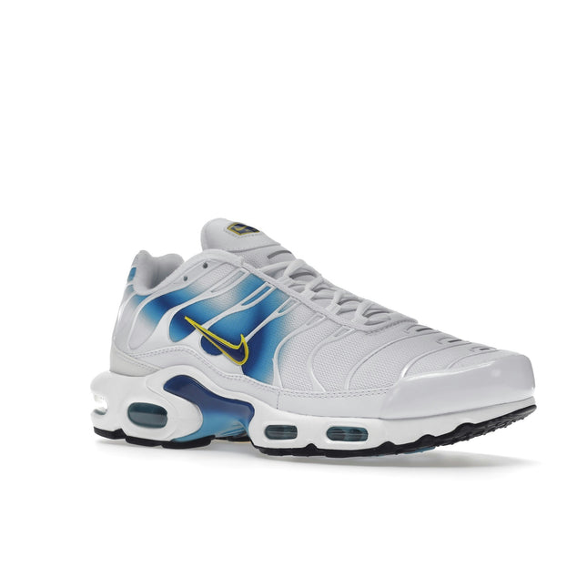 Nike Air Max Plus Spray Paint Swoosh White Blue DX8962-100, trois-quarts avant extérieur