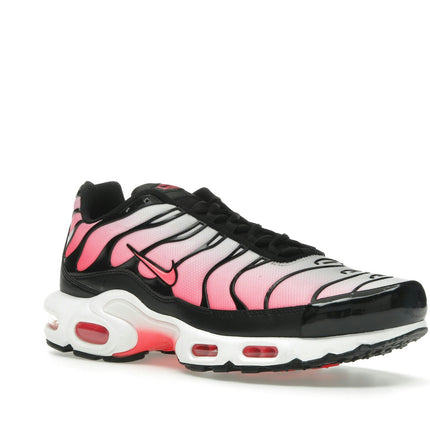 Nike Air Max Plus Black Hot Punch DZ3670-002, trois-quarts avant extérieur