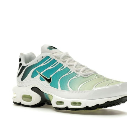 Nike Air Max Plus Dusty Cactus Barely Volt DZ3670-102, trois-quarts avant extérieur