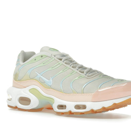 Nike Air Max Plus Crimson Tint DZ3671-800, trois-quarts avant extérieur