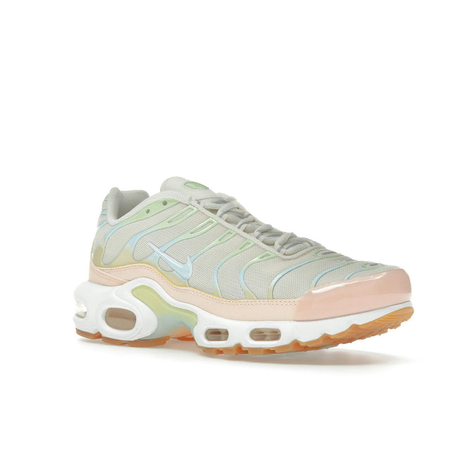 Nike Air Max Plus Crimson Tint DZ3671-800, trois-quarts avant extérieur