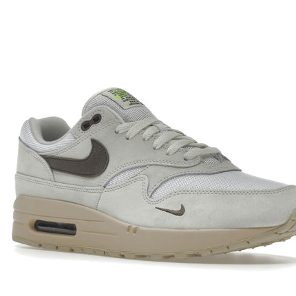 Nike Air Max 1 Sail Ironstone DZ4494-100, trois-quarts avant extérieur