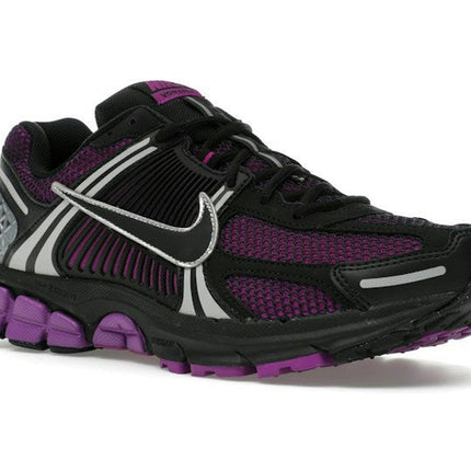 Nike Zoom Vomero 5 Black Vivid Purple FB9149-500, trois-quarts avant extérieur
