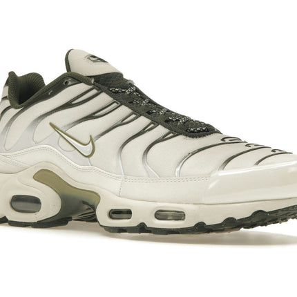 Nike Air Max Plus Phantom Cargo Khaki FB9722-001, trois-quarts avant extérieur