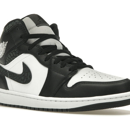 Air Jordan 1 Mid SE Panda Elephant FB9911-001, trois-quarts avant extérieur