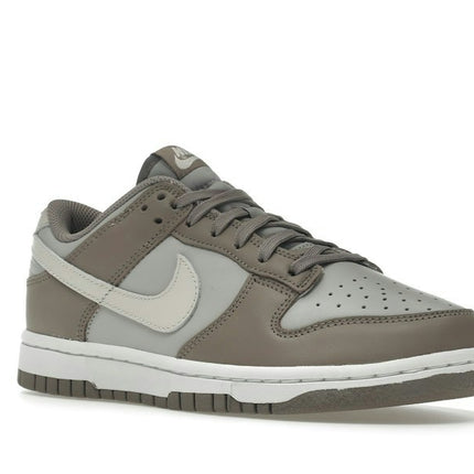 Nike Dunk Low Bone Beige FD0792-001, trois-quarts avant extérieur