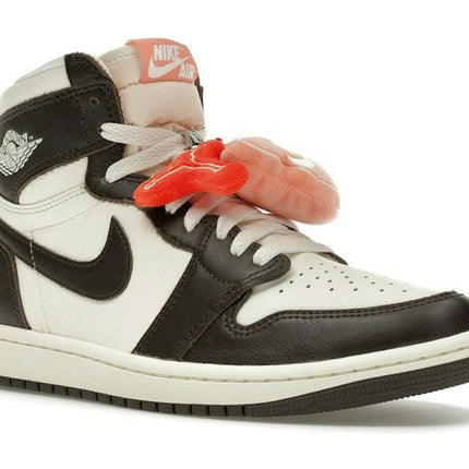 Air Jordan 1 Retro High OG Light Madder Root FD2596-200, trois-quarts avant extérieur