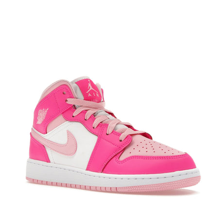 Air Jordan 1 Mid Fierce Pink FD8780-116, trois-quarts avant extérieur