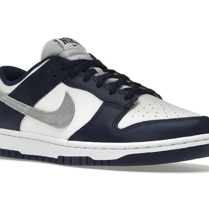 Nike Dunk Low Summit White Midnight Navy FD9749-400, trois-quarts avant extérieur