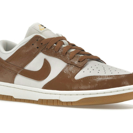 Nike Dunk Low LX Brown Ostrich FJ2260-001, trois-quarts avant extérieur